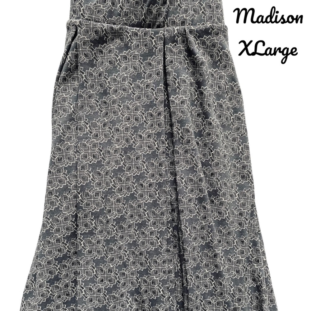 LuLaRoe Madison skirt W/POCKETS!!! YaY!